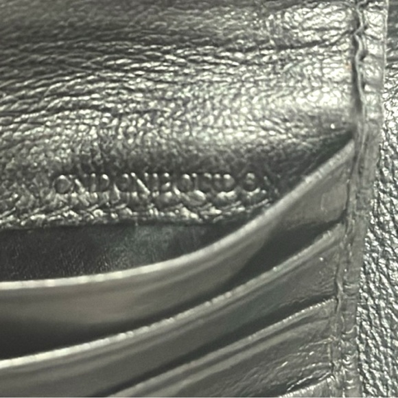 BURBERRY VTG Black Leather Bifold wallet With Classic trim, Snap closure! - Picture 12 of 16